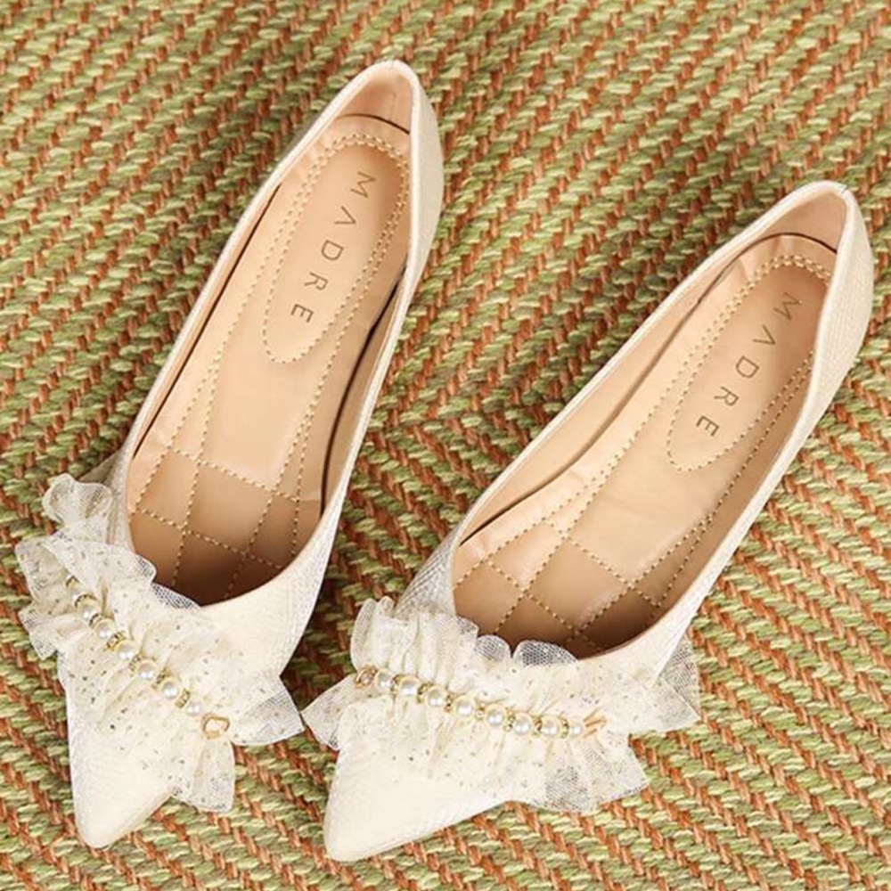 Elegant Cream Lace Flats